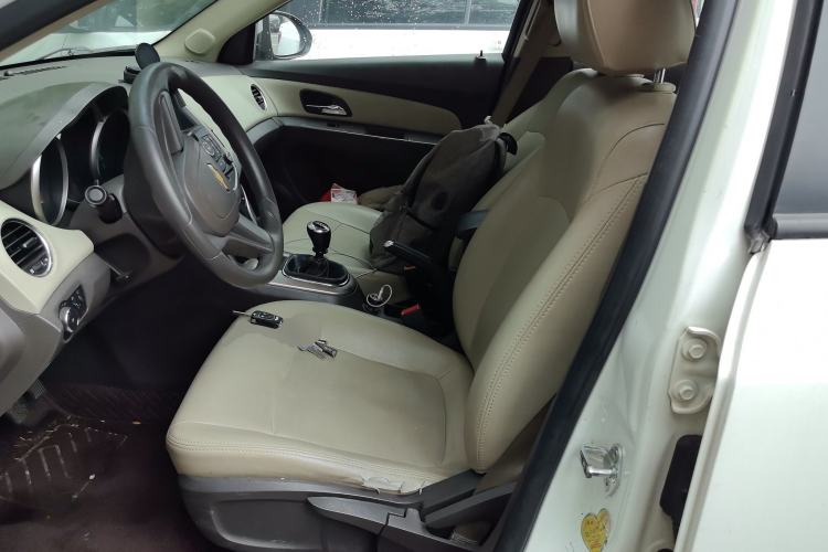 Used Chevrolet Cruze 2015 1.5L Classic SL MT Left Front Seat