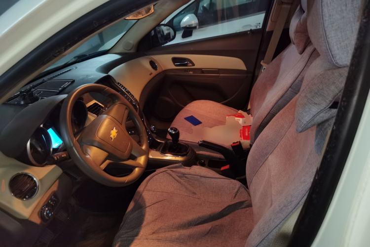 Used Chevrolet Cruze 2015 1.5L Classic SE MT Left Front Seat