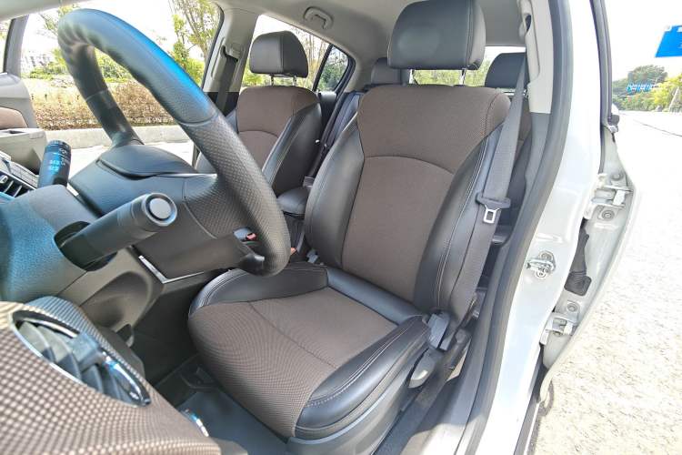 Used Chevrolet Cruze 2015 Hatchback 1.6L Automatic Comfort Edition Left Front Seat