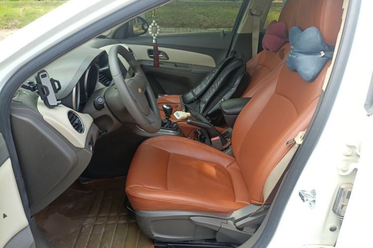Used Chevrolet Cruze 2015 1.5L Classic SE MT Left Front Seat