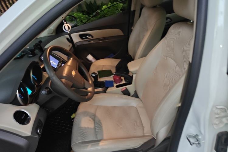 Used Chevrolet Cruze 2015 1.5L Classic SE MT Left Front Seat