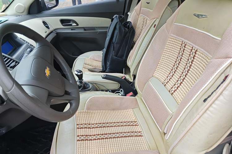 Used Chevrolet Cruze 2015 1.5L Classic SE MT Left Front Seat