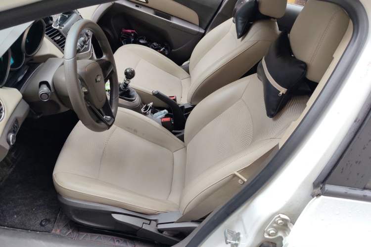 Used Chevrolet Cruze 2015 1.5L Classic SE MT Left Front Seat