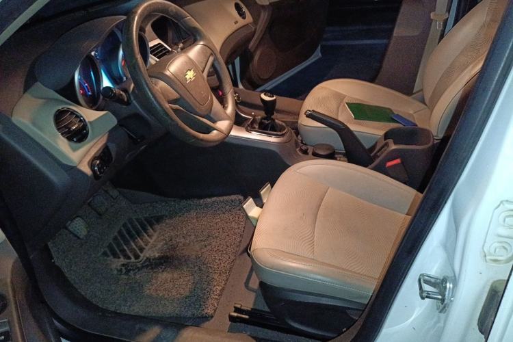 Used Chevrolet Cruze 2015 1.5L Classic SE MT Left Front Seat