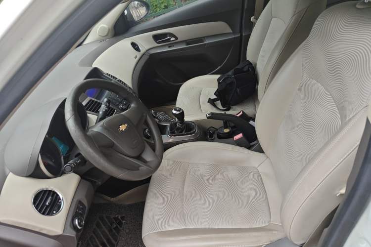 Used Chevrolet Cruze 2015 1.5L Classic SE MT Left Front Seat