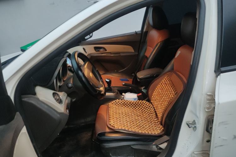 Used Chevrolet Cruze 2015 1.5L Classic SE MT Left Front Seat
