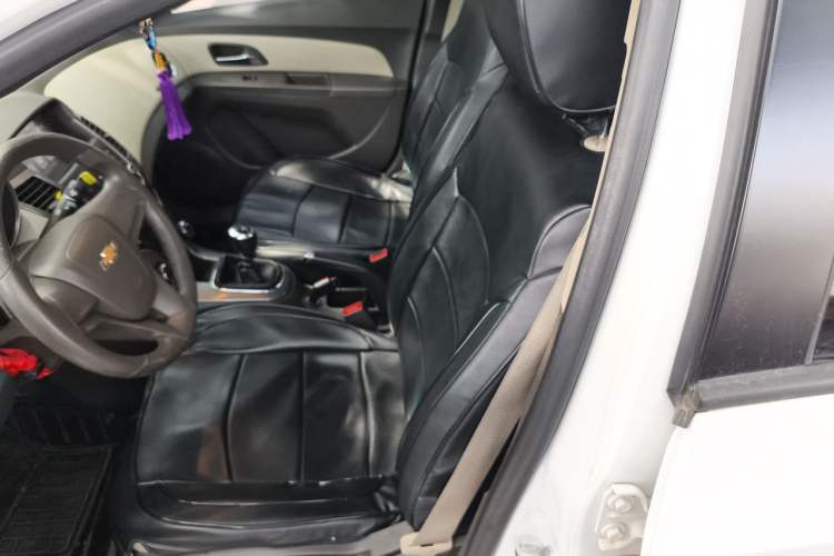 Used Chevrolet Cruze 2015 1.5L Classic SE MT Left Front Seat