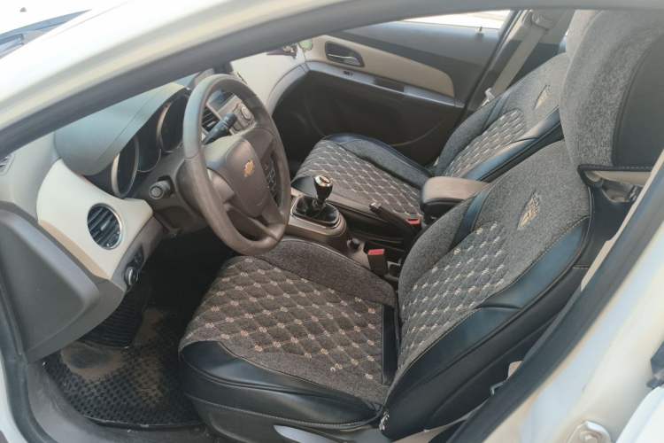 Used Chevrolet Cruze 2015 1.5L Classic SE MT Left Front Seat