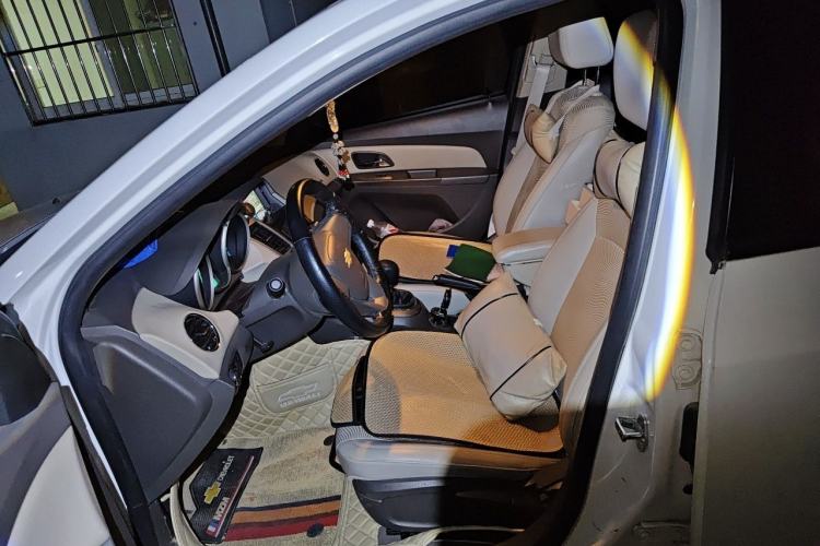 Used Chevrolet Cruze 2015 1.5L Classic SE MT Left Front Seat