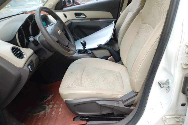 Used Chevrolet Cruze 2015 1.5L Classic SE MT Left Front Seat