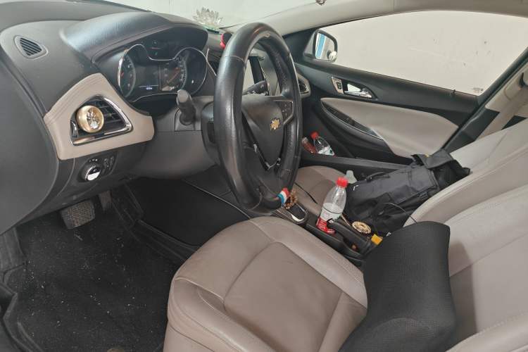 Used Chevrolet Cruze 2015 1.4T DCG Luxury Edition Left Front Seat