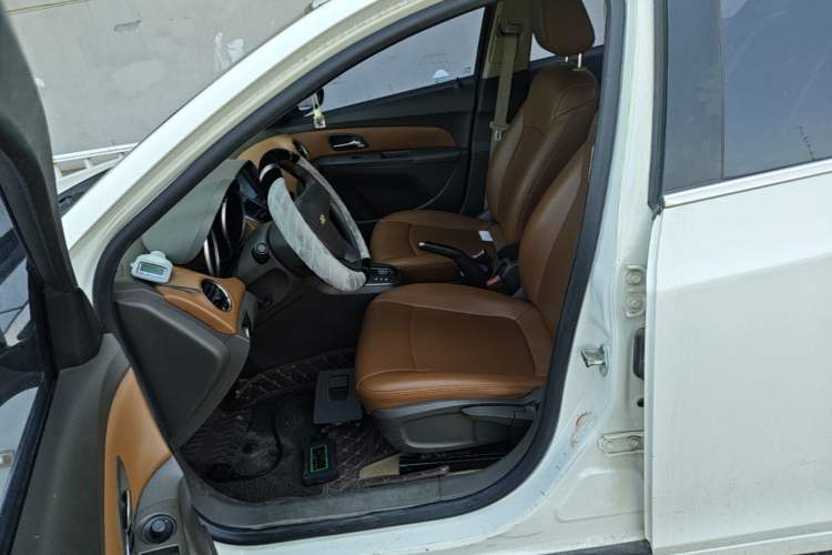 Used Chevrolet Cruze 2015 1.5L Classic SE AT Left Front Seat