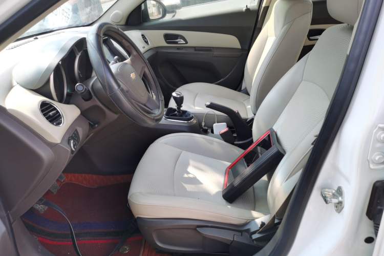 Used Chevrolet Cruze 2015 1.5L Classic SE MT Left Front Seat