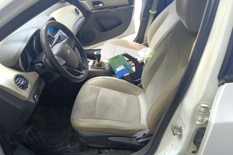 Used Chevrolet Cruze 2015 1.5L Classic SE MT Left Front Seat