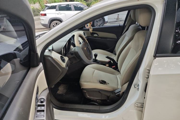 Used Chevrolet Cruze 2015 1.5L Classic SE MT Left Front Seat