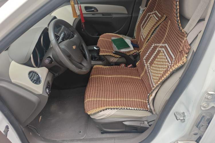 Used Chevrolet Cruze 2015 1.5L Classic SE MT Left Front Seat