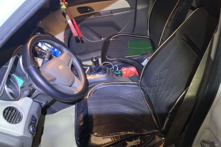 Used Chevrolet Cruze 2015 1.5L Classic SE MT Left Front Seat