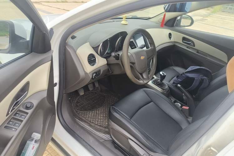 Used Chevrolet Cruze 2015 1.5L Classic SL MT Left Front Seat