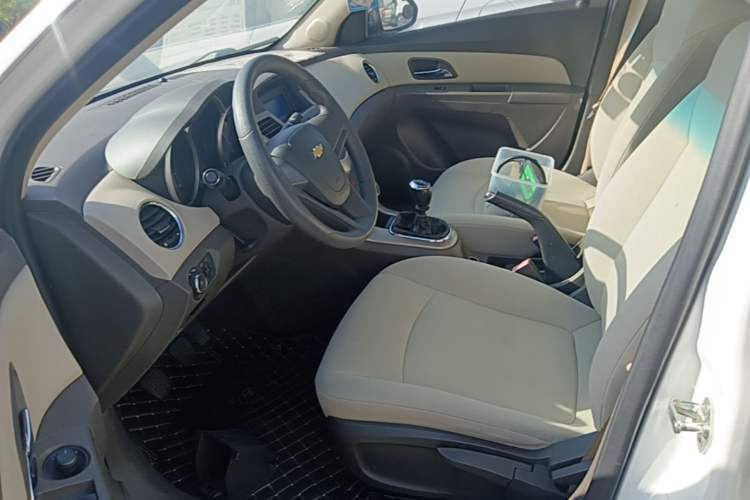 Used Chevrolet Cruze 2015 1.5L Classic SL MT Left Front Seat