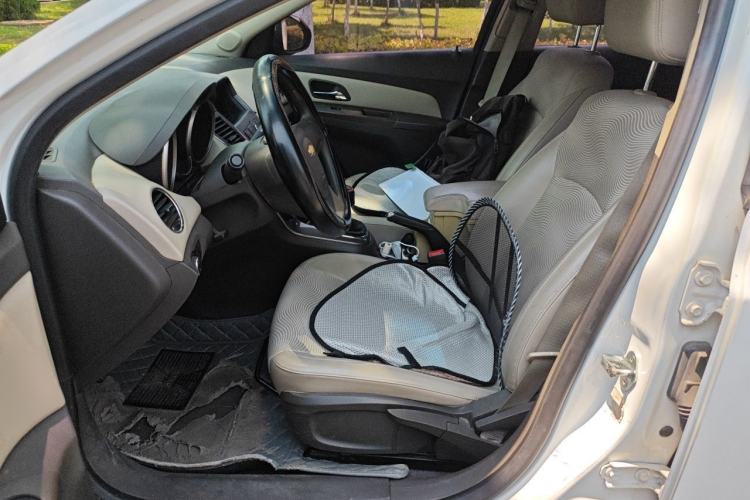 Used Chevrolet Cruze 2015 1.5L Classic SE MT Left Front Seat