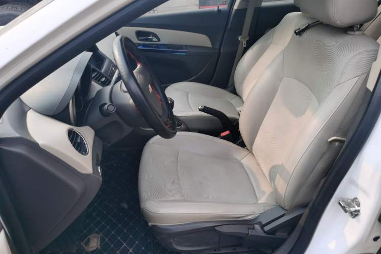 Used Chevrolet Cruze 2015 1.5L Classic SE MT Left Front Seat