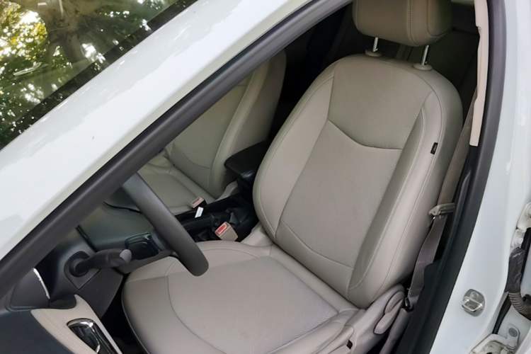 Used Chevrolet Cruze 2015 1.5L Automatic Luxury Edition Left Front Seat