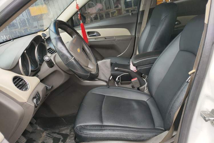 Used Chevrolet Cruze 2015 1.5L Classic SE MT Left Front Seat