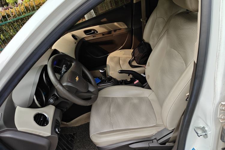 Used Chevrolet Cruze 2015 1.5L Classic SE MT Left Front Seat