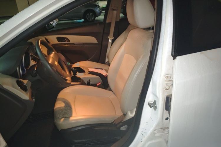 Used Chevrolet Cruze 2015 1.5L Classic SE MT Left Front Seat