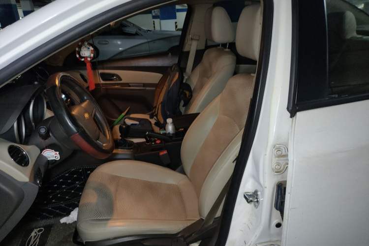 Used Chevrolet Cruze 2015 1.5L Classic SE MT Left Front Seat