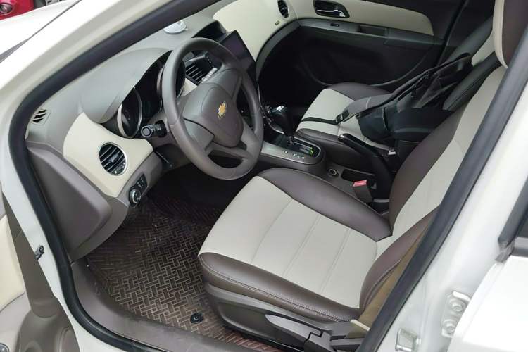Used Chevrolet Cruze 2015 1.5L Classic SE AT Left Front Seat