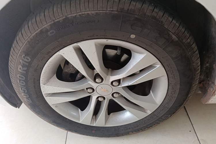 Used Chevrolet Cruze 2015 1.5L Classic SE MT Left Front Wheel Hub