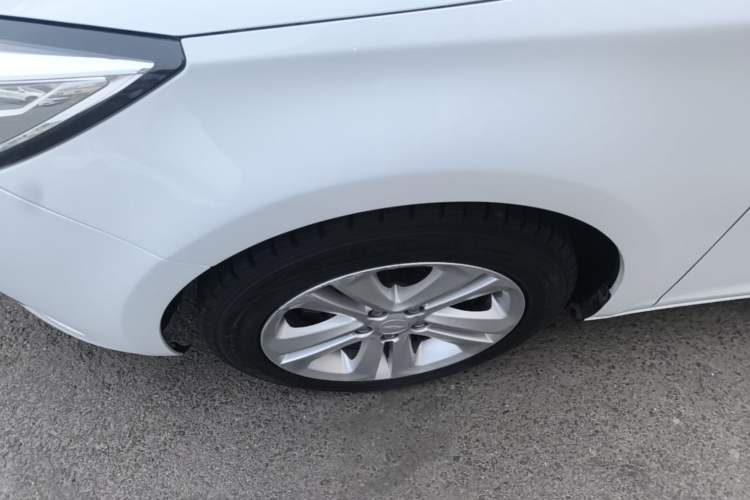 Used Chevrolet Cruze 2015 1.5L Manual Elite Edition Left Front Wheel Hub