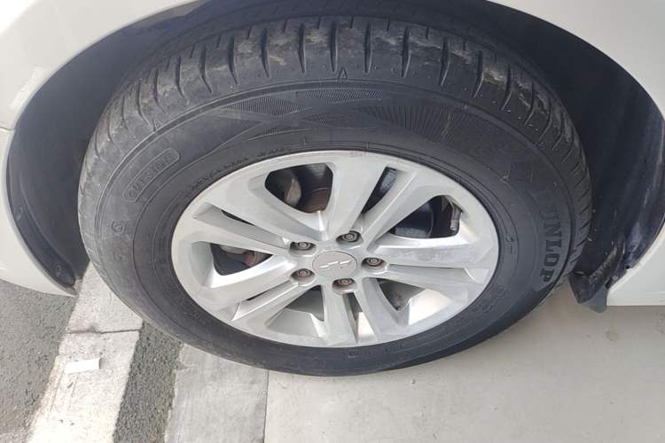 Used Chevrolet Cruze 2015 1.5L Classic SL MT Left Front Wheel Hub