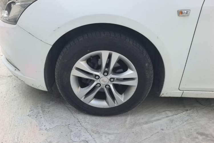 Used Chevrolet Cruze 2015 1.5L Classic SE MT Left Front Wheel Hub