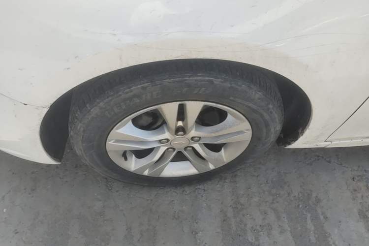 Used Chevrolet Cruze 2015 1.5L Classic SE MT Left Front Wheel Hub