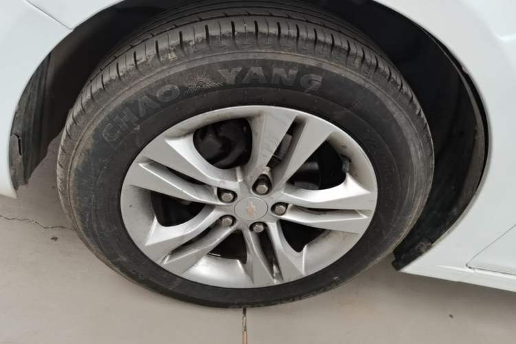 Used Chevrolet Cruze 2015 1.5L Classic SE AT Left Front Wheel Hub