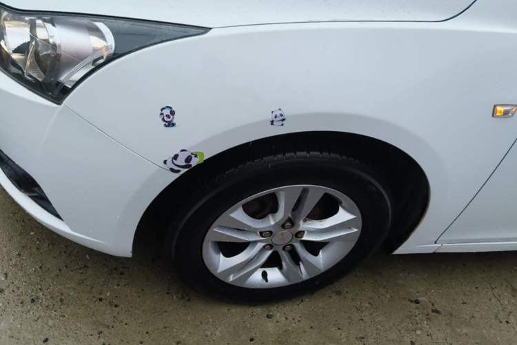 Used Chevrolet Cruze 2015 Hatchback 1.6L Automatic Comfort Edition Left Front Wheel Hub