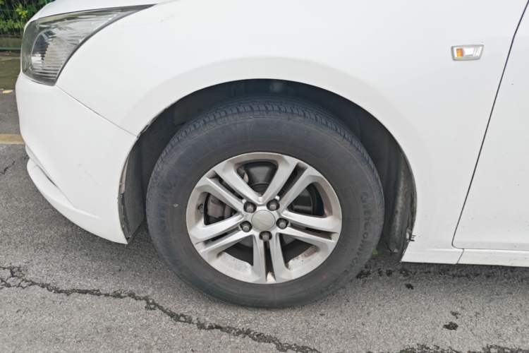 Used Chevrolet Cruze 2015 1.5L Classic SL MT Left Front Wheel Hub