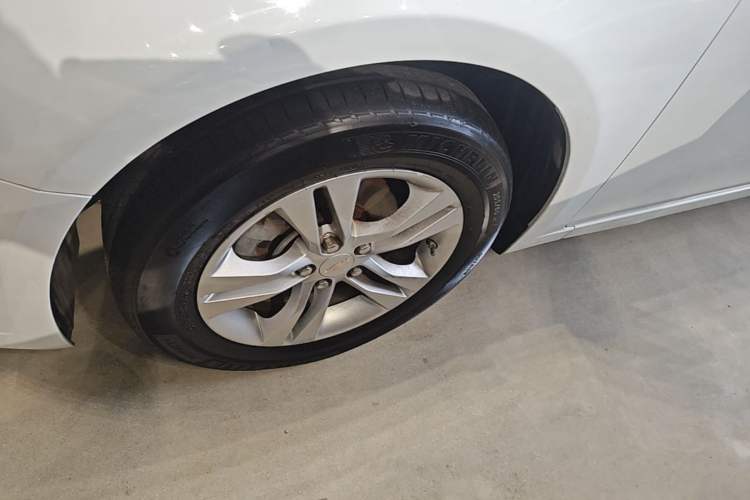 Used Chevrolet Cruze 2015 1.5L Classic SE AT Left Front Wheel Hub