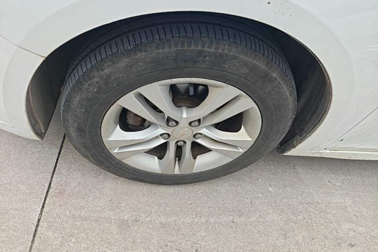 Used Chevrolet Cruze 2015 1.5L Classic SE AT Left Front Wheel Hub