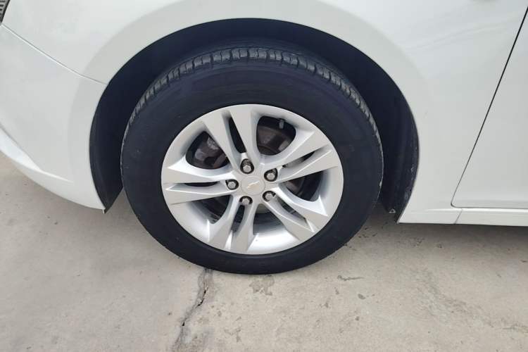 Used Chevrolet Cruze 2015 1.5L Classic SE AT Left Front Wheel Hub