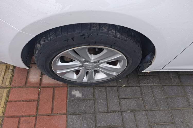 Used Chevrolet Cruze 2015 1.5L Automatic Fashion Navigation Edition Left Front Wheel Hub