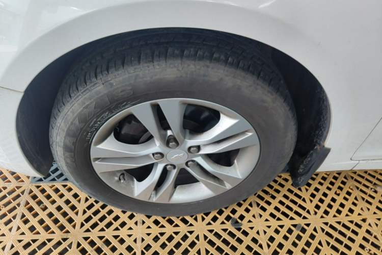 Used Chevrolet Cruze 2015 1.5L Classic SE AT Left Front Wheel Hub