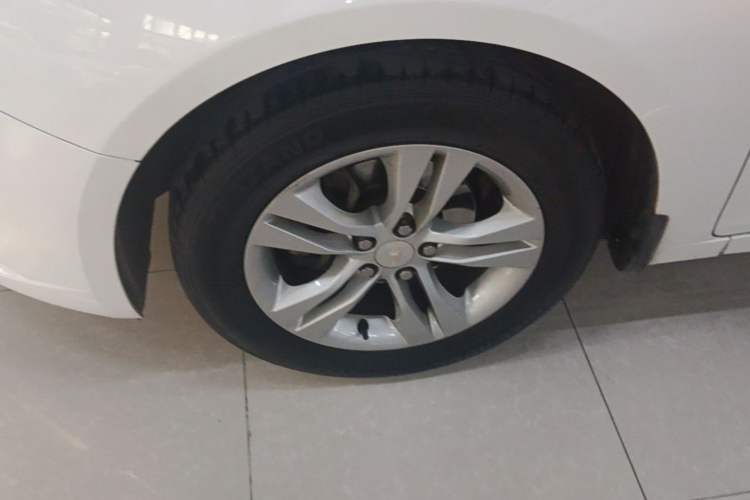 Used Chevrolet Cruze 2015 1.5L Classic SE AT Left Front Wheel Hub