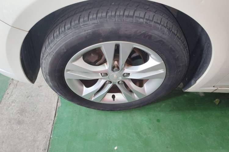 Used Chevrolet Cruze 2015 1.5L Classic SE MT Left Front Wheel Hub