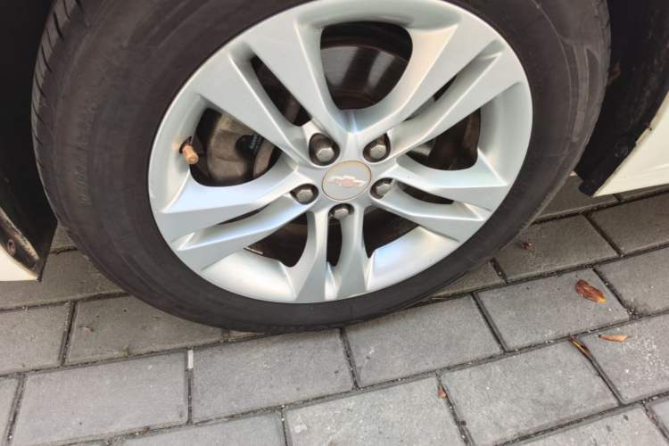 Used Chevrolet Cruze 2015 1.5L Classic SE MT Left Front Wheel Hub
