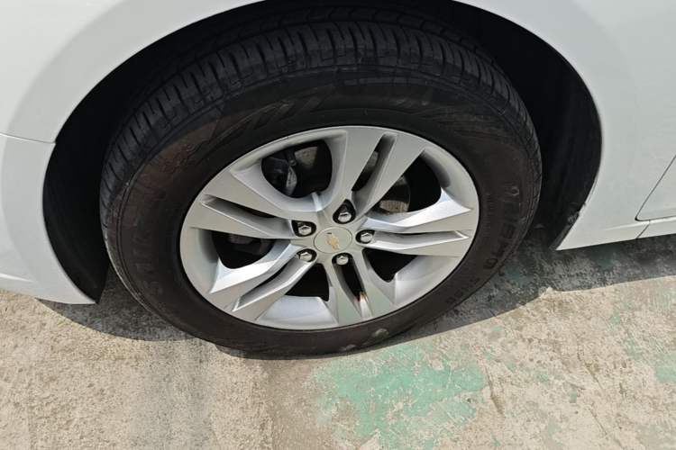 Used Chevrolet Cruze 2015 1.5L Classic SE AT Left Front Wheel Hub
