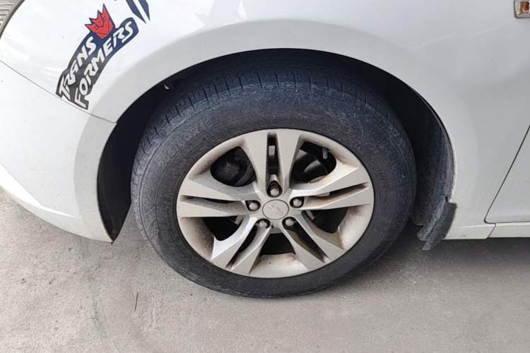 Used Chevrolet Cruze 2015 1.5L Classic SE MT Left Front Wheel Hub