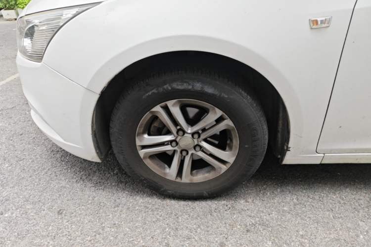 Used Chevrolet Cruze 2015 1.5L Classic SL MT Left Front Wheel Hub